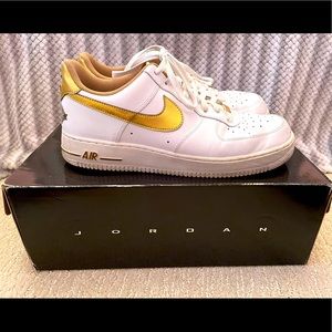 **Sold** 2011 LA Hollywood Air Force 1